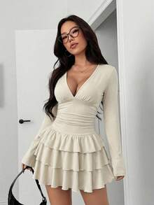 SHEIN EZwear 女士V领褶皱腰身层叠荷叶边下摆迷你针织连衣裙 - 杏色 - 查看 3