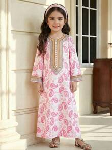 SHEIN DRMZ 女童火烈鸟印花长袖连衣裙，度假风；秋季女童粉色花卉阿拉伯长袍，优雅花卉领，休闲简约传统长袖阿拉伯连衣裙，适合春夏穿着；优雅端庄的长袖连衣裙，祈祷长袍，舒适休闲，度假风；端庄的卡夫坦长袍；儿童阿拉伯长袍；女童巴基斯坦传统长袍 - 白色 - 查看 4