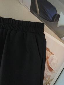 GlowEve CURVE Short casual d'été grande taille avec bordure en dentelle de couleur contrastée - Noir - Voir 5