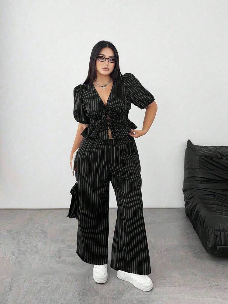 Set de 2 piezas Talla grande Blusa corta casual de escote en V de manga corta con lazo delantero y rayas y Pantalones rectos y relajados a juego - Negro - Añade 5