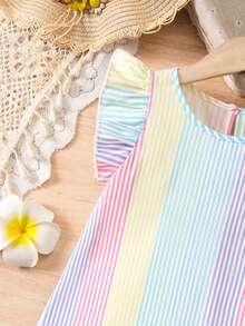 Chiếc váy trẻ em này có kiểu dáng chữ A rộng rãi, với các sọc dọc cầu vồng và tay áo bồng bềnh, mang phong cách ngọt ngào và mát mẻ, phù hợp cho các bữa tiệc, hoạt động ngoài trời và các dịp thường nhật khác. - Nhiều màu - Xem 6