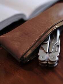 1个复古简约风格软皮铅笔盒，可用作玩具或化妆品收纳袋或文具收纳盒。 - 彩色 - 查看 3