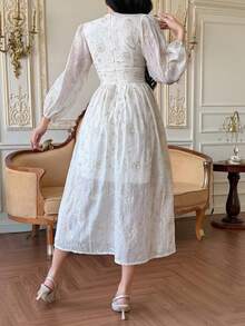 DAZY 3D 串珠收腰优雅长袖连衣裙 - 杏色 - 查看 3