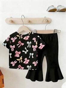 女婴彩色蝴蝶结印花短袖上衣和喇叭裤套装，2件套，时尚休闲装，适合春、夏、秋、冬四季日常穿着。