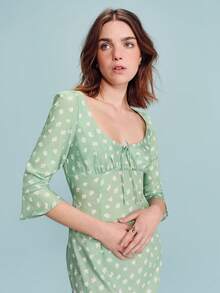 lacRébo 鼠尾草绿碎花迷你连衣裙，心形领口，荷叶边细节，可爱法式巴黎风。 - 彩色 - 查看 4