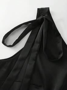 GlowEve CURVE 大码女士性感纯色单肩飘逸吊带上衣 - 黑色 - 查看 3