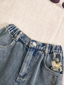 Pantaloncini di jeans consumati per ragazze adolescenti, nuovi arrivi estivi leggeri, jeans di media lavatura vintage, design casual alla moda da strada per vacanze, modello semplice di base con orlo sfilacciato, vita elastica, jeans strappati, tessuto di jeans in cotone morbido e confortevole, adatti per uso quotidiano, raduni, feste, scuola, pendolarismo, nuova collezione primavera/estate - Blu lavato medio - Visualizzare 5