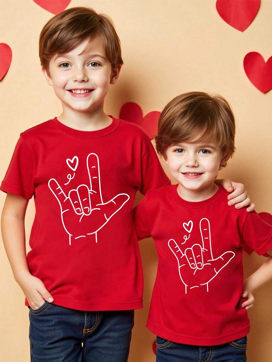 春夏男童休闲时尚创意个性清新可爱简约手势爱心图案印花基础款短袖T恤，舒适百搭，适合情人节假日氛围 - 酒紅色 - 查看 1