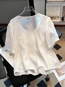 GlowEve CURVE 大码优雅法式休闲短袖衬衫，配独特纽扣，适合工作和日常穿着，春夏秋季皆宜。 - 杏色 - 查看 2