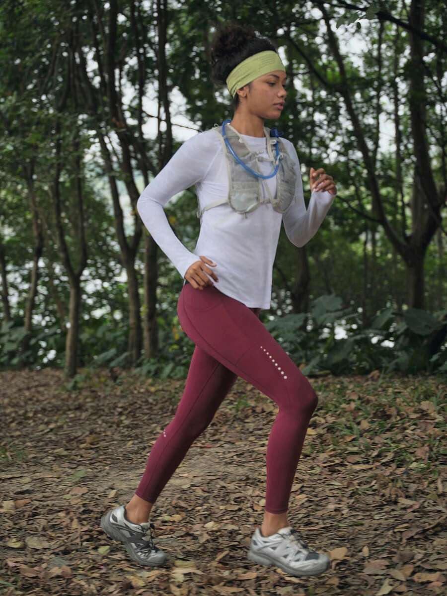 Exploreva Women's Outdoor Purple & Red Mesh Patchwork Zipper Pocket Reflective Leggings - Red Violet - View 1