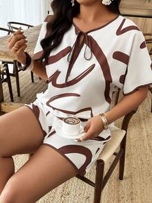 SHEIN Holidaya 大码女装夏季休闲度假抽象线条印花扭领蝙蝠袖短袖宽松上衣和短裤套装 - 杏色 - 查看 5