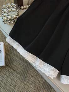 GlowEve CURVE Short casual d'été grande taille avec bordure en dentelle de couleur contrastée - Noir - Voir 6