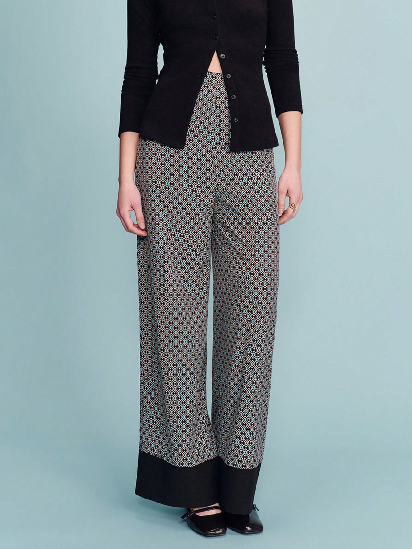 Spodnie z wysokim stanem i szerokimi nogawkami w geometryczny wzór z kontrastowym wykończeniem u dołu, z lejącej tkaniny, eleganckie, wiosenne i letnie, w stylu francuskim, w stylu paryskim