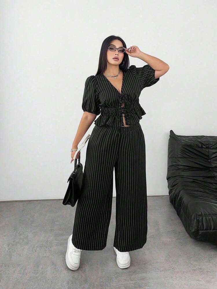 Set de 2 piezas Talla grande Blusa corta casual de escote en V de manga corta con lazo delantero y rayas y Pantalones rectos y relajados a juego - Negro - Añade 4