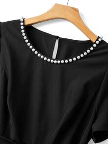 GlowEve CURVE 大码女士优雅圆领珍珠装饰腰部蝴蝶结A字连衣裙，适合春夏穿着 - 黑色 - 查看 3