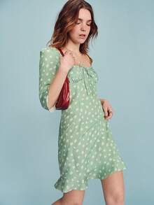 lacRébo 鼠尾草绿碎花迷你连衣裙，心形领口，荷叶边细节，可爱法式巴黎风。 - 彩色 - 查看 3