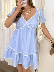 Lounesse 大码女式蓝色V领短袖收腰连衣裙，饰有白色撞色荷叶边，休闲度假连衣裙 - 藍色 - 查看 6