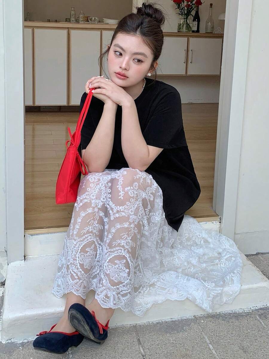 Dazy Plus 时尚圆领纯色短袖蕾丝拼接直筒宽松大码女式优雅T恤连衣裙 - 黑色 - 查看 1