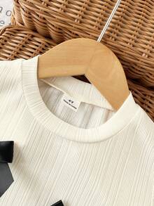 两件套女童T恤裙套装，学院风，圆领短袖上衣饰有3D蝴蝶结，搭配黑色百褶裙，甜美休闲的夏季装扮 - 杏色 - 查看 6