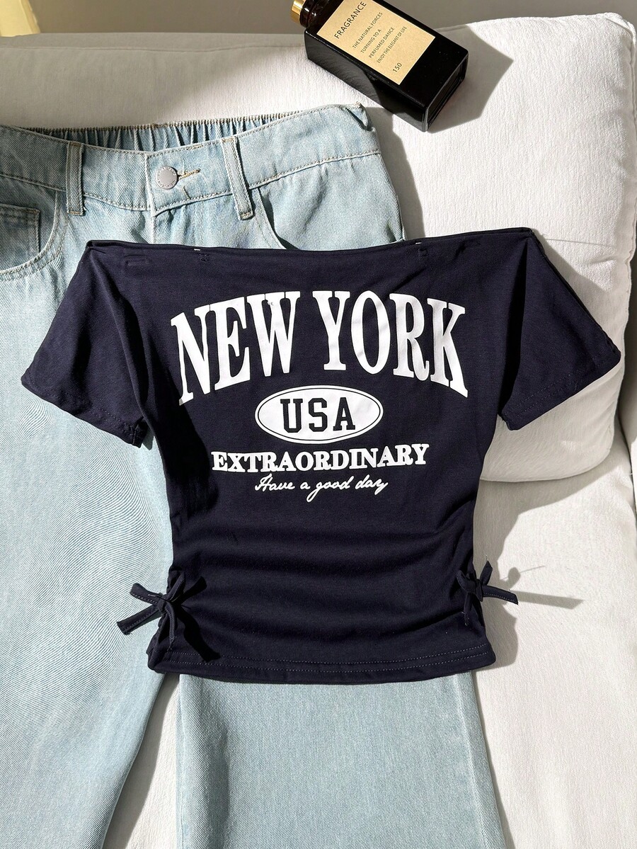 SHEIN 青少年女孩休閒街頭風露肩短袖側抽褶字母英文New York標語印花修身針織T恤 - 藏蓝色 - 查看 1
