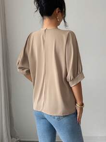 Elenzga Áo kiểu nữ mùa xuân/hè mới, chất liệu satin dệt họa tiết, cổ tròn, tay ngắn, vai rớt, dáng rộng, thoải mái, dễ mặc hàng ngày. - Màu Khaki - Xem 2