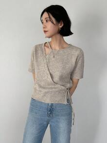 FRIFUL 女款純色不對稱領口鏤空下擺側綁帶修身顯瘦休閒百搭針織上衣 - 杏色 - 查看 5