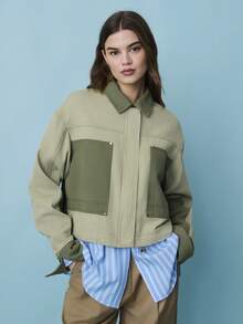 Nöista 这款双色夹克采用经典领型、长袖设计，肘部和袖口饰有撞色贴片，正面贴袋配有金属铆钉。是春夏穿搭和休闲叠穿的亮点单品。 - 軍綠色 - 查看 3