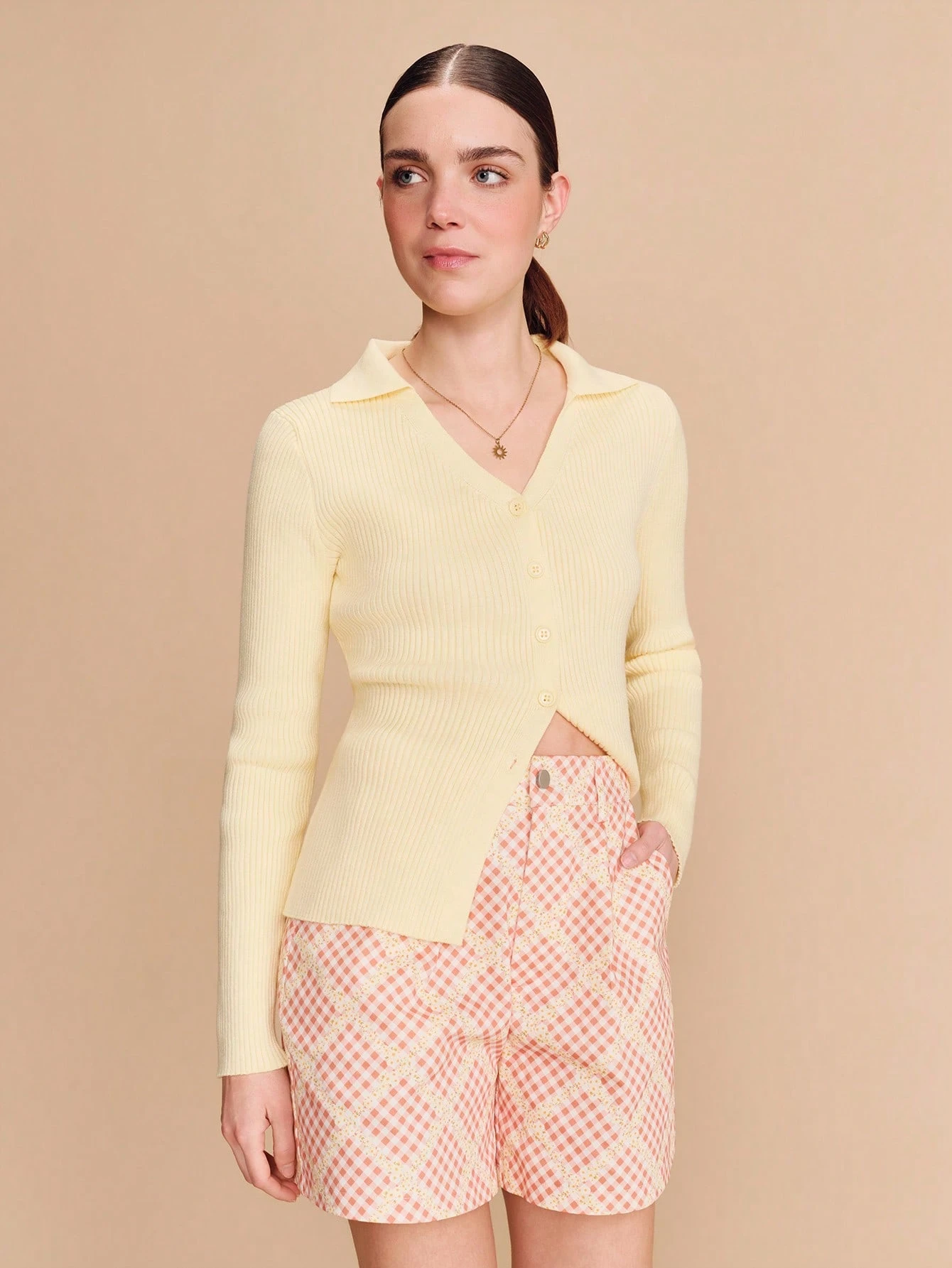 Shorts a quadretti bianchi e neri con stampa floreale albicocca, stile vintage primaverile ed estivo, stile francese parigino, adatti per l'ufficio e le vacanze