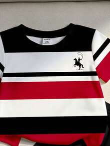 男婴两件套休闲套装，撞色条纹骑士印花T恤和短裤套装，适合春夏穿着，居家休闲、户外活动、运动、上学等场合。 - 彩色 - 查看 3