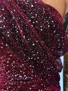 SHEIN Elenzya 女士新款酒红色欧美时尚优雅派对轻盈性感不对称肩部褶皱腰身修身长裙，后开衩设计，优雅弹力针织礼服，适合正式场合和情人节穿着 - 酒紅色 - 查看 3