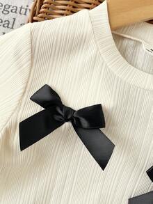 两件套女童T恤裙套装，学院风，圆领短袖上衣饰有3D蝴蝶结，搭配黑色百褶裙，甜美休闲的夏季装扮 - 杏色 - 查看 5