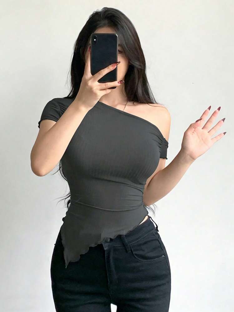 Women's Solid Color Oblique Shoulder Fitted Asymmetrical Hem T-Shirt, Comfortable For Summer
