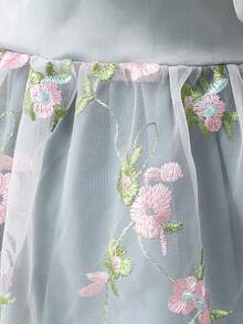 Đầm xanh lá cây mới cho bé gái mùa xuân/hè, có nơ 3D tháo rời trên vai, chất liệu vải satin xanh trơn phối lưới thêu hoa, không tay, cổ tròn, phù hợp cho bé gái. Cao cấp, thanh lịch, duyên dáng, nữ tính, mặc hàng ngày, đi học, đi chơi, nghỉ lễ, dự tiệc, mặc mùa xuân/hè. Đầm thêu hoa màu xanh dương, đầm công chúa, đầm bé gái dự tiệc, đầm trẻ em thanh lịch, đầm nơ, đầm công chúa cho bé gái, đầm màu xanh da trời cho bé gái, đầm trẻ em thanh lịch, đầm nơ cho bé gái dự tiệc. - màu xanh lá - Xem 8