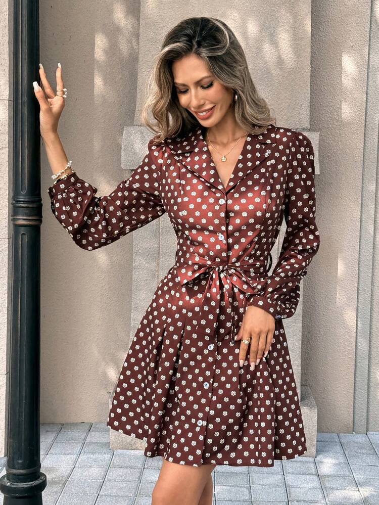 SHEIN PariChic Vestido longo de manga comprida elegante na cor café com estampa romântica de rosas por toda a peça, com faixa de laço, botões na frente e design estiloso, adequado para outono/inverno, primavera/verão, férias, encontros no Dia dos Namorados, aniversários, silhueta evasê e vestido curto fofo e romântico com mangas bufantes. - Café - Visão 8