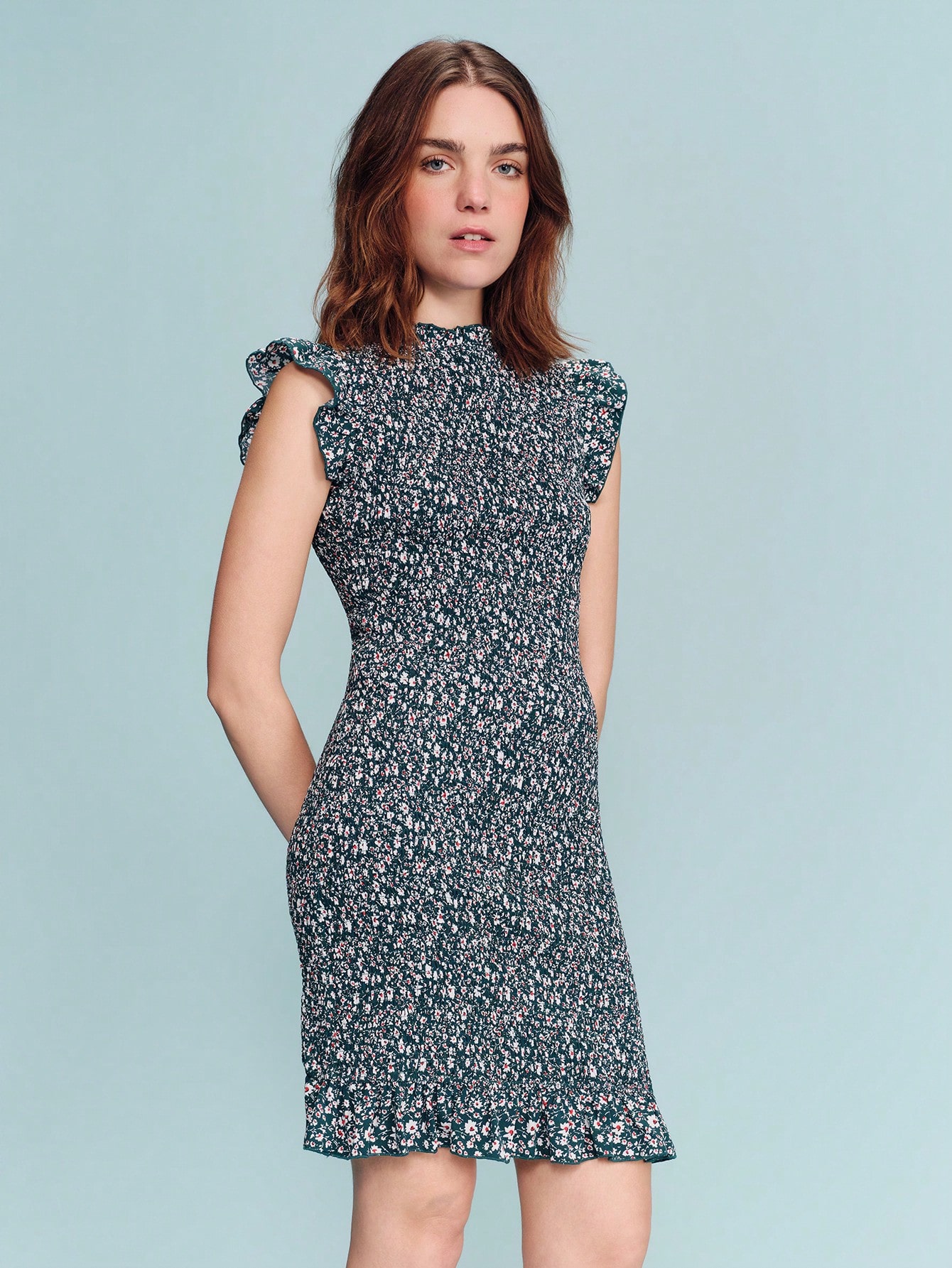 Abito mini con stampa floreale verde, con spalle arricciate, stile romantico primaverile-estivo, stile francese parigino