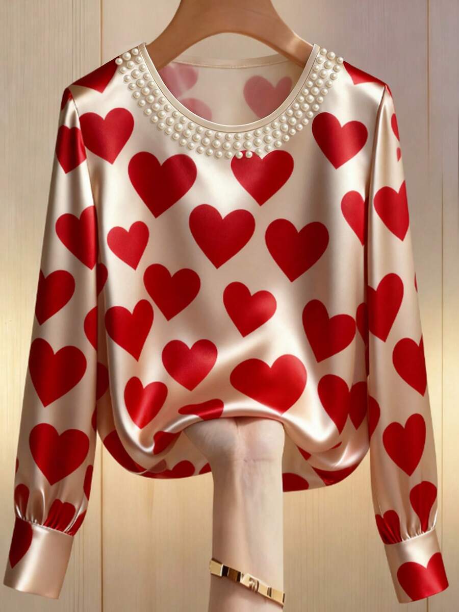 Chiquease 女士香槟色优雅圆领仿珍珠装饰长袖爱心印花上衣，缎面面料，适合通勤、日常优雅、情人节、外出穿着。可爱爱心印花仿珍珠装饰上衣 - 香檳色 - 查看 1