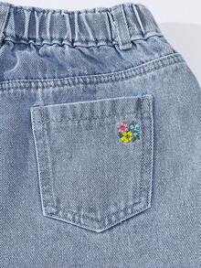 Genkimix Kids 女童浅色水洗牛仔短裤，饰有色彩缤纷的花卉刺绣，毛边裤脚，松紧腰带配纽扣，适合夏季日常、户外和假日等休闲、甜美和休闲场合穿着。 - 淺色水洗藍 - 查看 6