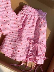 Comfortcana Bộ đồ nữ thời trang mới năm 2026 gồm áo hai dây và quần short cotton kẻ sọc in hình trái tim, kiểu dáng thường ngày, buộc dây phía trước, thích hợp mặc nhà vào mùa hè, xuân, ngày lễ tình nhân, màu hồng. Bộ hai mảnh màu hồng, quần short màu hồng, bộ đồ ngủ màu hồng, quần short in hình trái tim, áo và quần short kẻ sọc, bộ đồ mặc nhà dễ thương, áo kiểu màu hồng, thanh lịch, thích hợp cho kỳ nghỉ, thường ngày, phong cách Y2K, quần áo mùa hè, xuân, ngày lễ tình nhân, trang phục lễ hội, bãi biển, tiệc sinh nhật, đám cưới, trang phục đi chơi cho nữ, áo không tay và quần short, bộ quần short in hình trái tim, bộ in hình trái tim, bộ quần short kẻ sọc, bộ quần short nữ. - Đỏ - Xem 5