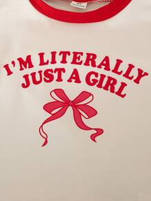 SHEIN Genkimix Kids Bộ đồ mùa hè mới cho bé gái, kiểu dáng đơn giản, cổ áo phối màu, in nơ kiểu Anh, áo thun và quần dài ống đứng cạp chun, nơ bên hông, chất liệu denim. - Đỏ - Xem 6