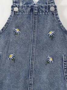 SHEIN Playful Pals 女婴休闲牛仔背带裙，中蓝色牛仔布，饰以白色雏菊刺绣，对称口袋，面料柔软舒适，时尚百搭，适合日常穿着，春夏秋冬皆宜。 - 中等水洗藍 - 查看 5
