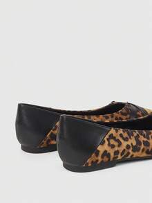 Sleekvia 女士尖头平底豹纹绒面革舒适软底双搭扣套脚休闲通勤鞋 - 黑棕 - 查看 7