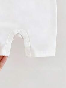 SHEIN 新生儿宝宝我的第一个斋月字母和月亮图案圆领短袖柔软舒适针织白色连体衣，适合春夏穿着，百搭实用 - 白色 - 查看 6