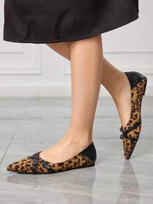 Sleekvia 女士尖头平底豹纹绒面革舒适软底双搭扣套脚休闲通勤鞋 - 黑棕 - 查看 5