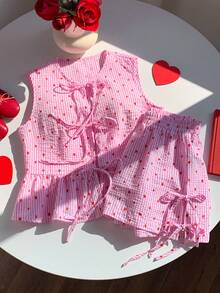 Comfortcana Bộ đồ nữ thời trang mới năm 2026 gồm áo hai dây và quần short cotton kẻ sọc in hình trái tim, kiểu dáng thường ngày, buộc dây phía trước, thích hợp mặc nhà vào mùa hè, xuân, ngày lễ tình nhân, màu hồng. Bộ hai mảnh màu hồng, quần short màu hồng, bộ đồ ngủ màu hồng, quần short in hình trái tim, áo và quần short kẻ sọc, bộ đồ mặc nhà dễ thương, áo kiểu màu hồng, thanh lịch, thích hợp cho kỳ nghỉ, thường ngày, phong cách Y2K, quần áo mùa hè, xuân, ngày lễ tình nhân, trang phục lễ hội, bãi biển, tiệc sinh nhật, đám cưới, trang phục đi chơi cho nữ, áo không tay và quần short, bộ quần short in hình trái tim, bộ in hình trái tim, bộ quần short kẻ sọc, bộ quần short nữ. - Đỏ - Xem 3