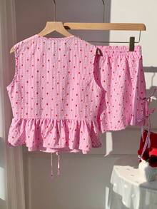 Comfortcana Bộ đồ nữ thời trang mới năm 2026 gồm áo hai dây và quần short cotton kẻ sọc in hình trái tim, kiểu dáng thường ngày, buộc dây phía trước, thích hợp mặc nhà vào mùa hè, xuân, ngày lễ tình nhân, màu hồng. Bộ hai mảnh màu hồng, quần short màu hồng, bộ đồ ngủ màu hồng, quần short in hình trái tim, áo và quần short kẻ sọc, bộ đồ mặc nhà dễ thương, áo kiểu màu hồng, thanh lịch, thích hợp cho kỳ nghỉ, thường ngày, phong cách Y2K, quần áo mùa hè, xuân, ngày lễ tình nhân, trang phục lễ hội, bãi biển, tiệc sinh nhật, đám cưới, trang phục đi chơi cho nữ, áo không tay và quần short, bộ quần short in hình trái tim, bộ in hình trái tim, bộ quần short kẻ sọc, bộ quần short nữ. - Đỏ - Xem 2