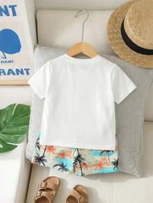 SHEIN Playful Pals 2件套幼儿男童夏季度假椰子树热带植物印花圆领短袖T恤和松紧腰短裤套装，婴幼儿服装，男童T恤套装，夏季套装，适合6个月至3岁，海滩度假风，休闲假日风 - 白色 - 查看 2