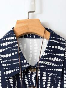 SHEIN Clasi Bộ đồ hai mảnh mùa hè gồm áo sơ mi cổ bẻ cài cúc thanh lịch và váy chữ A ôm eo in họa tiết, váy maxi hai dây in họa tiết với viền bèo nhún, thích hợp cho kỳ nghỉ biển. - Màu xanh hải quân - Xem 3