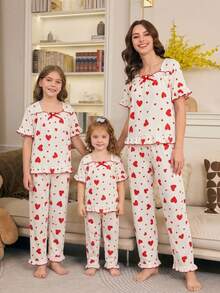 女童两件套睡衣：短袖上衣，饰有蝴蝶结和爱心印花，荷叶边下摆；宽松长裤，荷叶边下摆。 - 杏色 - 查看 11