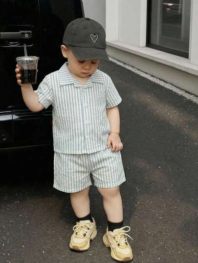 SHEIN Playful Pals 2pcs Baby Boys Toddler Infant Kids Fashion Casual Holiday Beach Style Light Blue White Vertical Striped Pattern Seersucker Waffle Crinkle Texture Short Sleeve Lapel Collar Button Down Shirt Tops And Elastic Waist Shorts Bottoms Two Piece Outfit Sets Soft Clothes For Daily Wear Vacation Summer Spring Striped Boy Outfit Baby Boy Clothes Set Baby Boy Street Wear Boy Summer Outfit Set