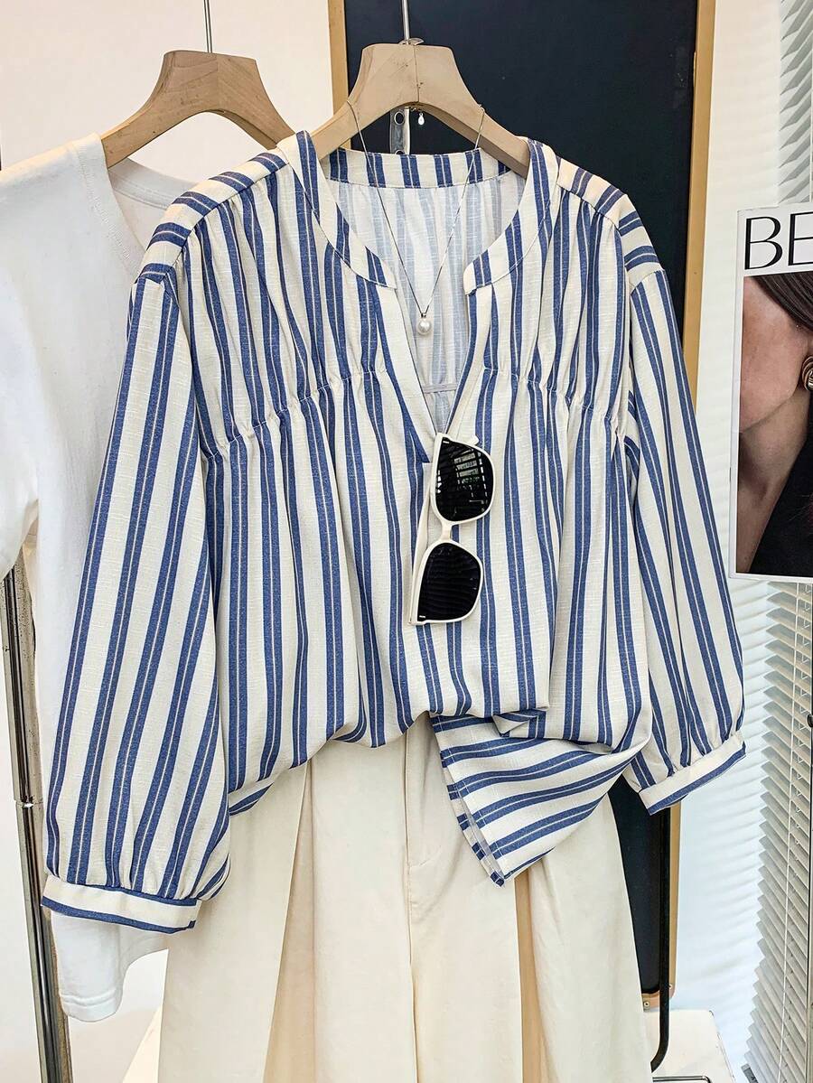 Franclia 优雅蓝色条纹轻薄透视罩衫，女士春季款，七分袖，法式风格，褶皱设计，高端时尚。 - 藍白色 - 查看 1